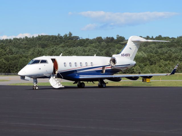 Bombardier Challenger 300 (N545FX)