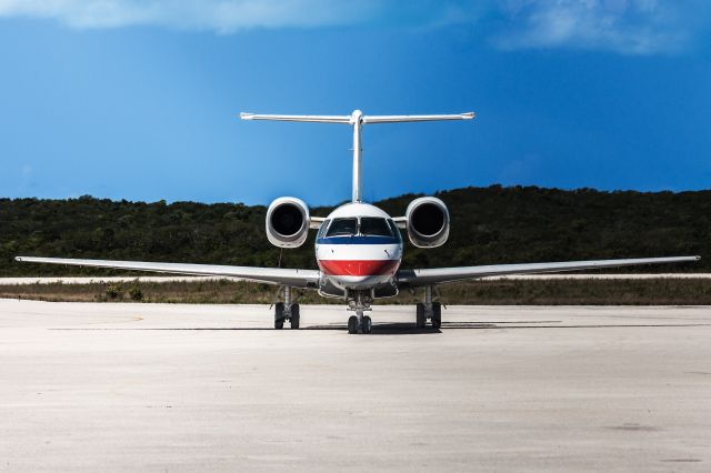Embraer ERJ-145 —