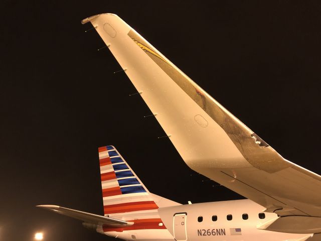 Embraer 170/175 (N266NN)