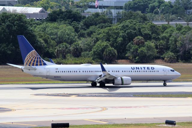 Boeing 737-900 (N69824) - United Airlines (UA) N69824 B737-924 ER [cn42179]br /Tampa (TPA). United Airlines flight UA1614 lands on arrival from Houston (IAH). br /Taken from TPA Long Term Parking Garagebr /2017 05 14   a rel=nofollow href=http://alphayankee.smugmug.com/Airlines-and-Airliners-Portfolio/Airlines/AmericasAirlines/United-Airlines-UAhttps://alphayankee.smugmug.com/Airlines-and-Airliners-Portfolio/Airlines/AmericasAirlines/United-Airlines-UA/a