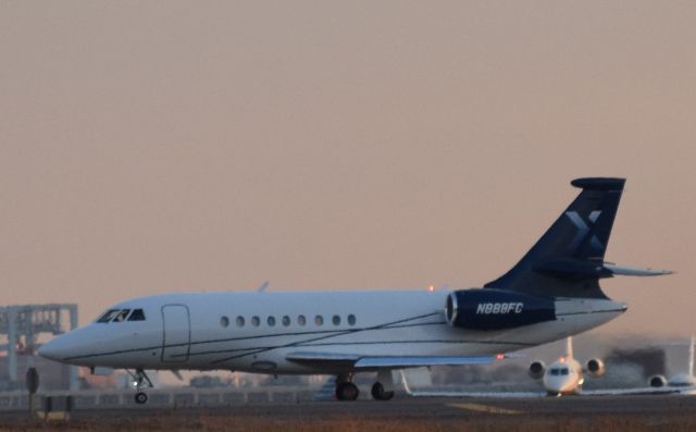 Dassault Falcon 2000 (N888FC)