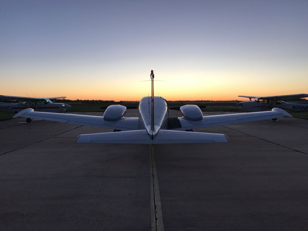 Piper PA-30 Twin Comanche (N7149Y) - Ealy morning flight in Kansas in the twin Comanche