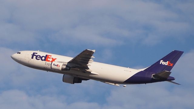 Airbus A300F4-600 (N740FD) - Gracie departing 36C