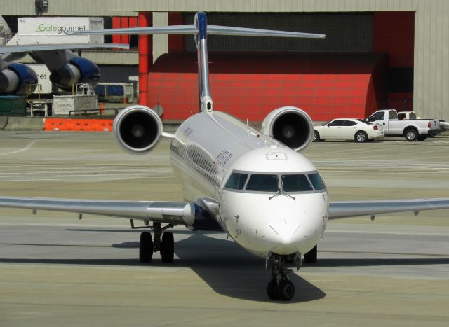 Canadair Regional Jet CRJ-900 (N907XJ)