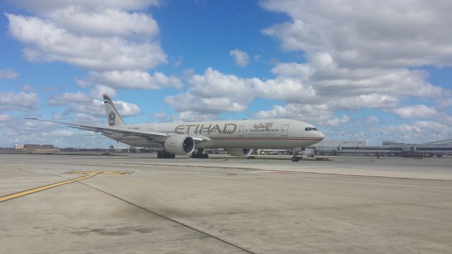 BOEING 777-300 —