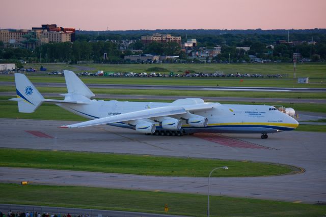 Antonov Antheus (UR-82060)