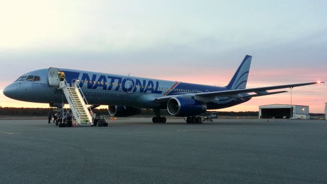 Boeing 757-200 (N176CA) - I found this picture recently, I took it a few years ago when it was returning FSU Boosters to TLH from the NCAA National Championship game in Pasadena.