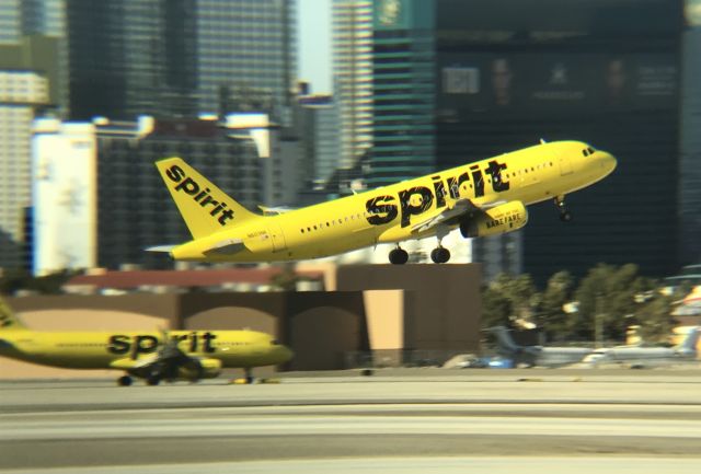 Airbus A320 (N603NK) - Spirit Airlines A320 departing for Houston as Spirit Airlines A320 (N654NK) arrives from Oakland.