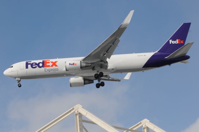 BOEING 767-300 (N68079) - Currently, the only 767 in the fedex fleet with winglets...a couple more on the way.