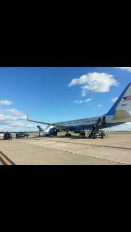 Boeing 757-200 (98-0002)