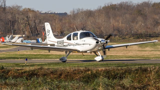 Cirrus SR-22 (N146SB) - N146SB getting its IFR clearance to Palm Beach as it holds short of College Park Airport's runway 33