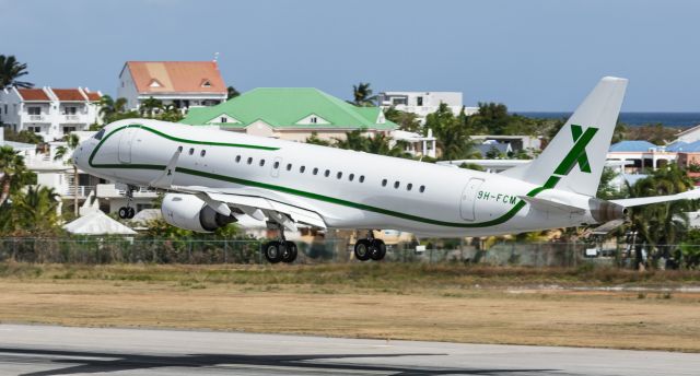 Embraer ERJ-190 (9H-FCM)