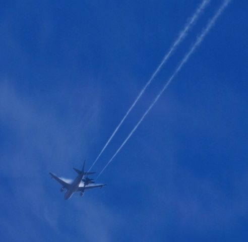 Boeing Pegasus (N842BA) - At 20,000', from my yard in Lone Pine, California on January 30, 2019.