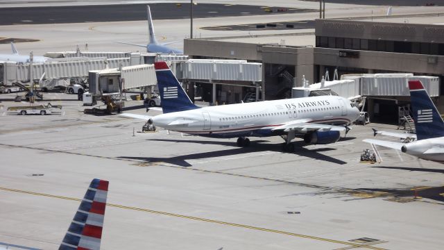 Airbus A320 (N676AW)