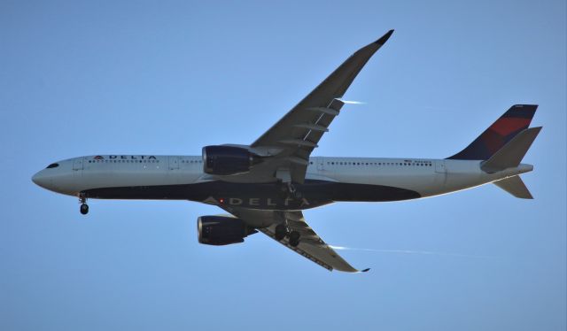 Airbus A330-900 (N403DX) - ICN-SEA  10-31-2020