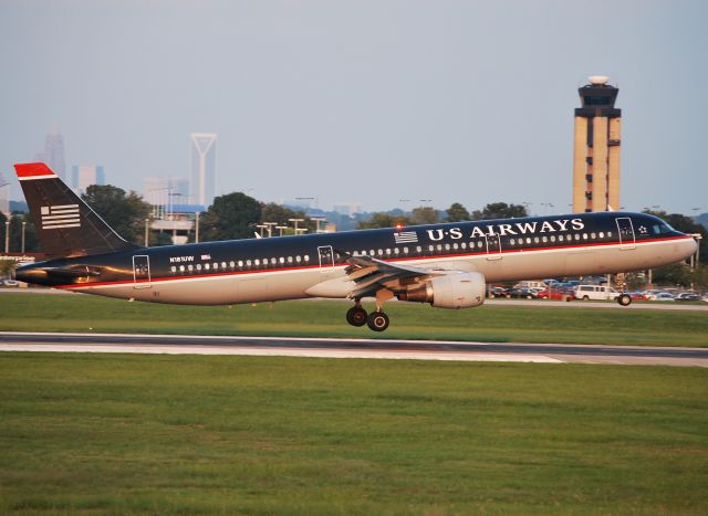 Airbus A321 (N181UW) - Arriving 18C - 8/27/10