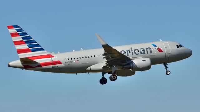 Airbus A319 (N9004F)