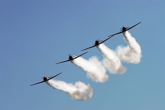 — — - Aero Shell Team with T-6 Texans at Manitowoc, WI USA