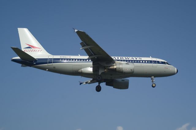 Airbus A319 (N745VJ) - Arriving KDCA on 7/20/2008.
