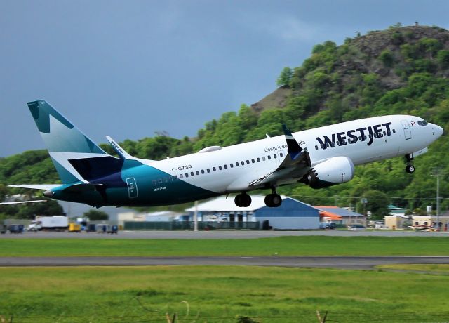 Boeing 737 MAX 8 (C-GZSG)