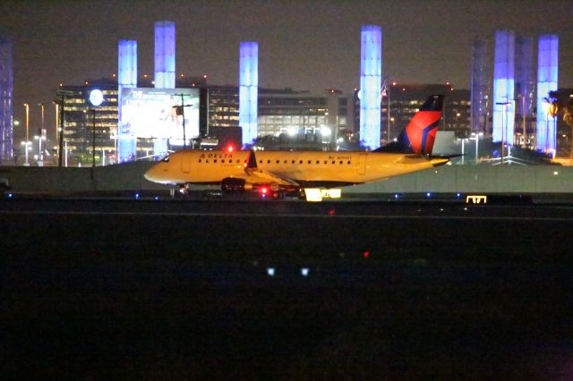 EMBRAER 175 (long wing) (N299SY)