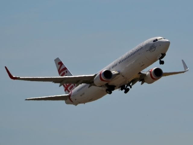 Boeing 737-800 (VH-YFF) - Getting airborne off runway 23. Wednesday 4th January 2012.