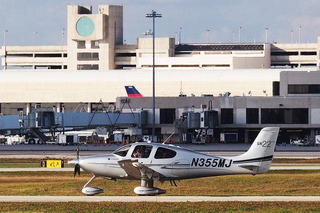 Cirrus SR-22 (N355MJ)