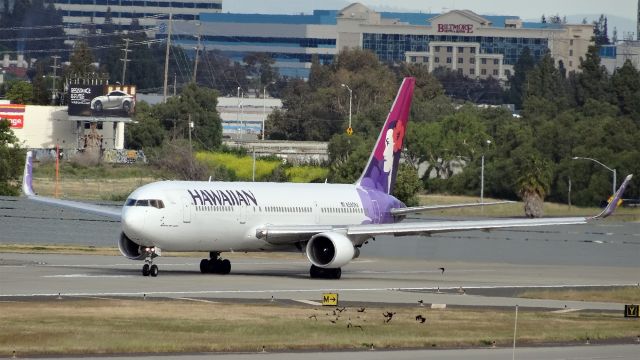 BOEING 767-300 (N580HA) - N580HA Hawaiian Airlines Boeing 767-300 - cn 28140br /First Flight: Aug 2001br /Age: 13.6 Yearsbr /08-Apr-2015 B763/L San Jose Intl (KSJC) Honolulu Intl (PHNL) 09:02 PDT 11:11 HST 5:08br /Distance Direct: 3,964 km    Planned: 4,031 km    Flown: 4,102 km