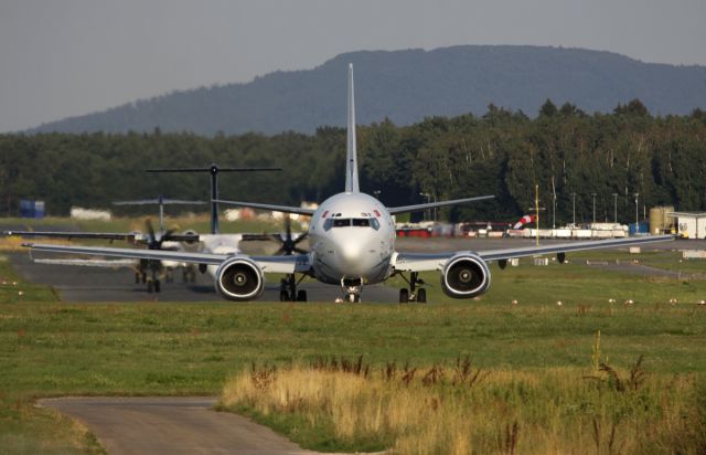 BOEING 737-400 (TC-TLA)