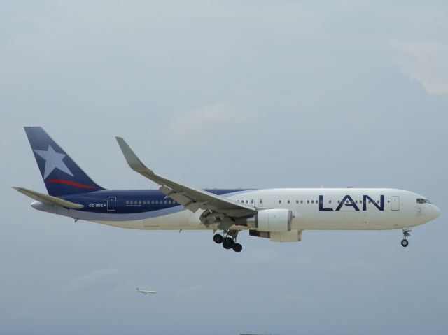 BOEING 767-300 (CC-BDC)