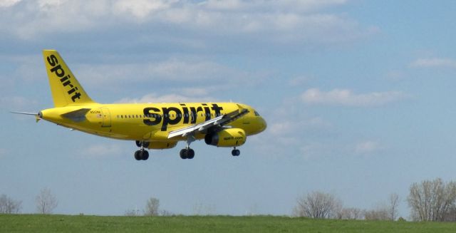 Airbus A319 (N512NK) - About to touch down is this 2006 Spirit Airlines Airbus 319-132 in the Spring of 2023.