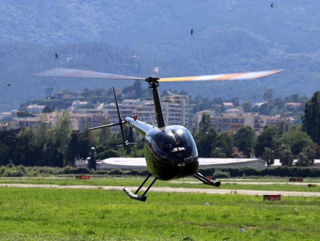 Robinson R-44 (F-HELI)