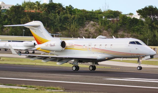 Bombardier Challenger 300 (VP-BJT)