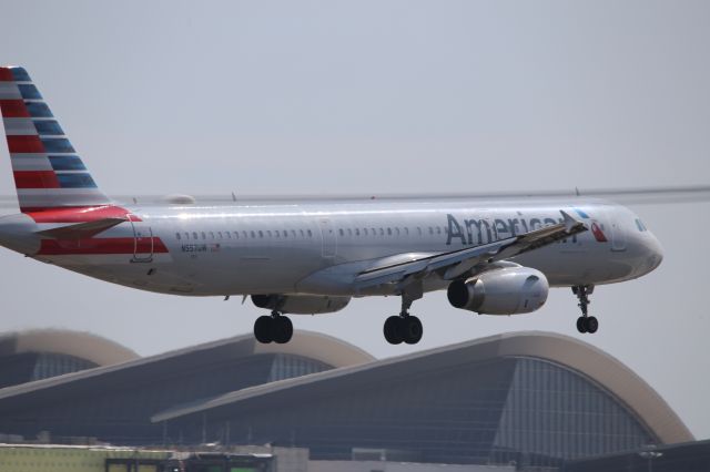 Airbus A321 (N557UW)