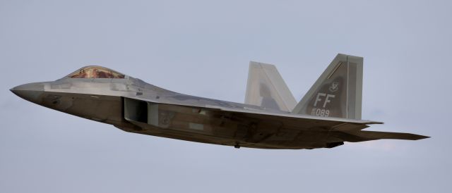 Lockheed F-22 Raptor (08169) - On flightline