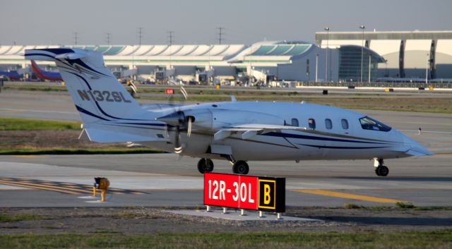 Piaggio P.180 Avanti (N132SL) - Awaiting clearance for take off, 30L