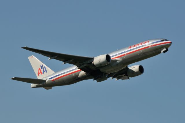 Boeing 777-200 (N756AM) - 2011/7/10