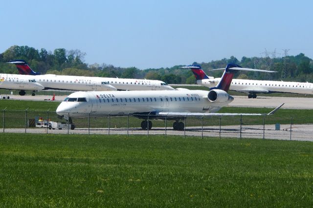 Canadair Regional Jet CRJ-200 (N135EV) - Headed to the maintenance hangar at TYS