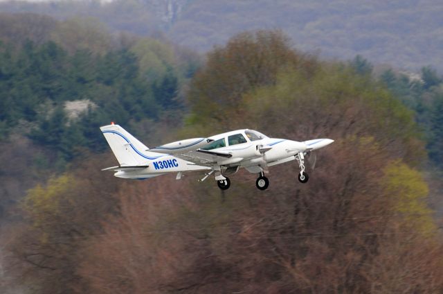 Cessna 310 (N30HC) - Seen at KFDK on 4/3/2010.      a href=http://discussions.flightaware.com/profile.php?mode=viewprofile&u=269247  [ concord977 profile ]/a