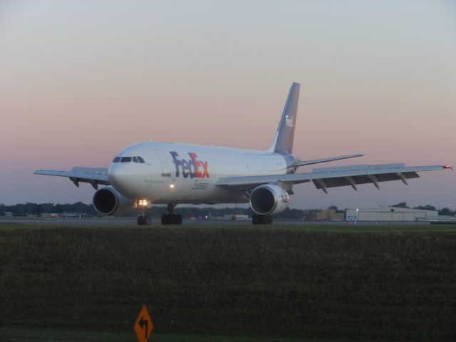 Airbus A300F4-600 (N608FE)