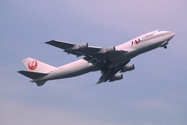 Boeing 747-200 (JA811J) - Departure at Narita Intl Airport Rwy16R on 2001/10/21