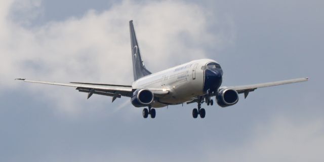 Boeing 737-800 (EK-SHD)