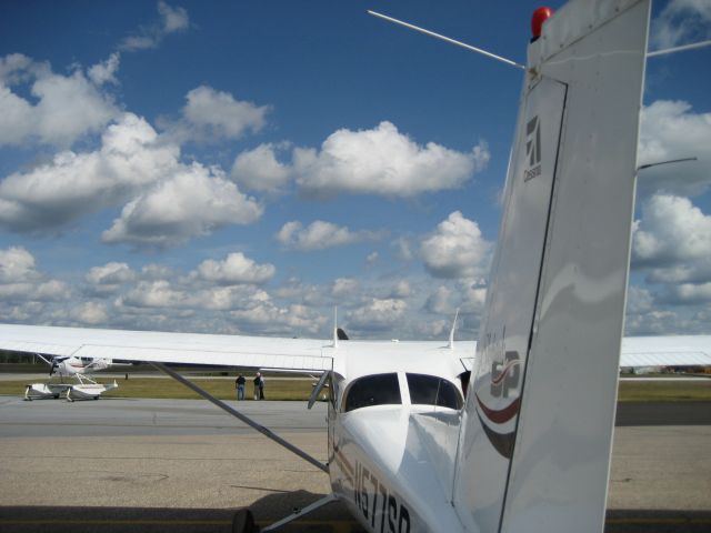 Cessna Skyhawk (N577SP) - N577SP sitting on the ramp at Bar Harbor airport.