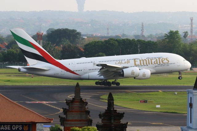 Airbus A380-800 (A6-EOQ)