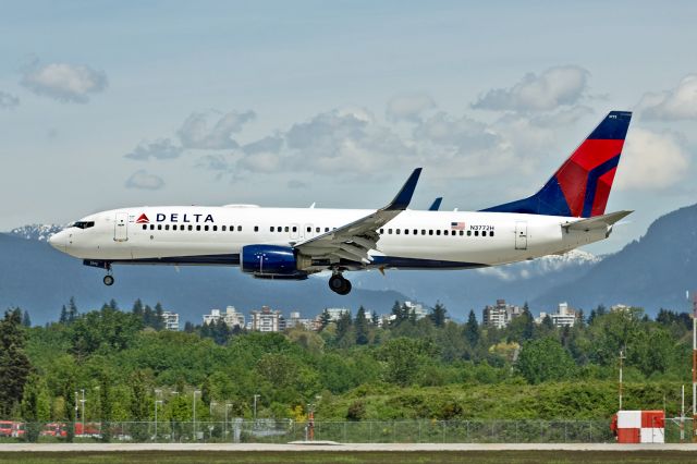 Boeing 737-800 (N3772H)