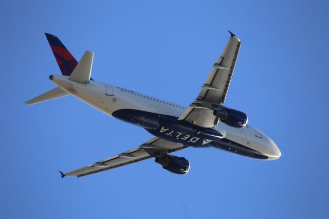 Airbus A320 (N332NW)