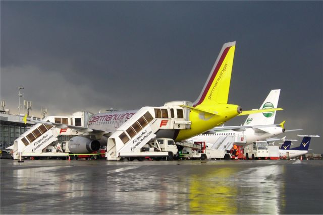 Airbus A319 (D-AGWM) - Full House at Friedrichshafen (D-AGWM - D-AHIM - D-AHIL - OE-LSB - OE-LIA - OE-LIE)