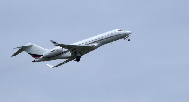 Bombardier Global 5000 (N115QS) - Shortly after departure is this 2015 Bombardier Global BD-700-1A11 in the Spring of 2019.