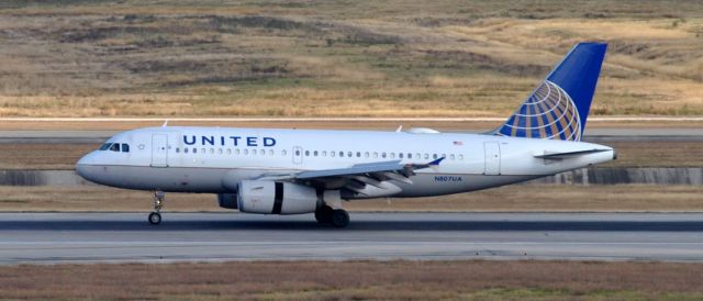 Airbus A319 (N807UA)