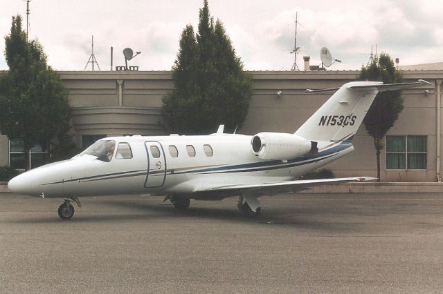 Cessna Citation CJ1 (N153CS) - CitationShares Citation CJ1 parked on the Atlantic Aviation ramp in Jun-06.br /br /Reregistered N257MV 16-Aug-08,br /then exported to Brazil 5-Dec-13 as PP-PIM.br /Written off 13-Jun-14 at Aruanã.